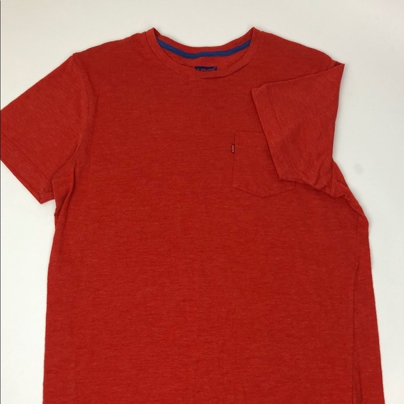 Levi’s red tee shirt w/ front left pocket - Picture 7 of 7
